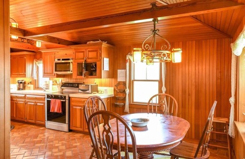East Orleans Casa | # 530: ¡Ubicación increíble en Nauset Heights, a pasos de la playa Nauset, gran patio privado, se admiten perros!