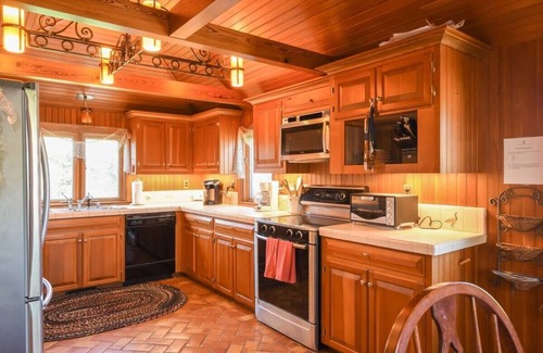 East Orleans Casa | # 530: ¡Ubicación increíble en Nauset Heights, a pasos de la playa Nauset, gran patio privado, se admiten perros!