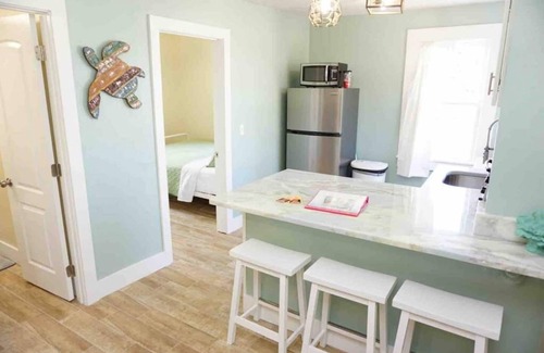 Smith's Memento Apartamento | 🏝 Steps to Ocean Center| Walk to Beach & Boardwalk | PETS OK!