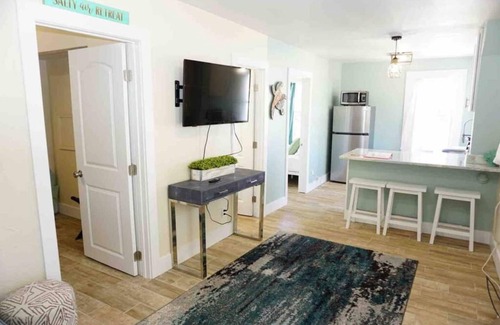 Smith's Memento Apartamento | 🏝 Steps to Ocean Center| Walk to Beach & Boardwalk | PETS OK!
