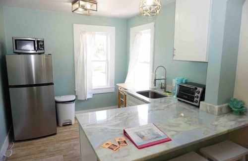 Smith's Memento Apartamento | 🏝 Steps to Ocean Center| Walk to Beach & Boardwalk | PETS OK!