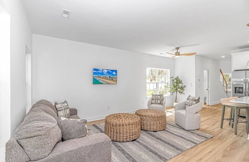 Myrtle Beach Casa | Steps to Sand – 3BR for Families with outdoor area