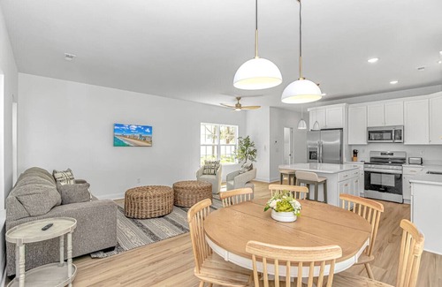 Myrtle Beach Casa | Steps to Sand – 3BR for Families with outdoor area