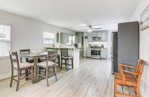 San Jacinto Casa | Steps to Seawall Fenced Family Home in Galveston!