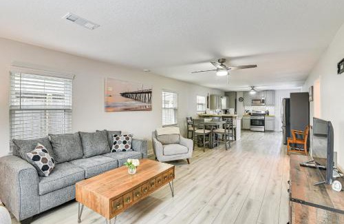San Jacinto Casa | Steps to Seawall Fenced Family Home in Galveston!