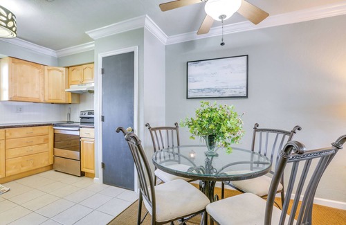 Mid Island Condominio | Steps to Shore: Cozy Condo in Fort Myers Beach!