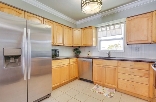 Mid Island Condominio | Steps to Shore: Cozy Condo in Fort Myers Beach!