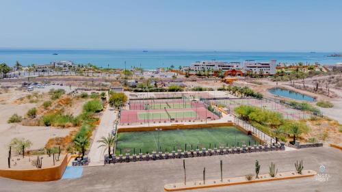 La Paz Casa | Steps to Tennis and the Beach Shared Pool and Gym