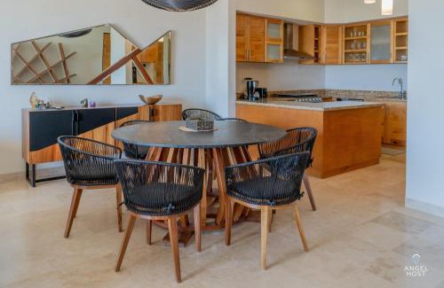 La Paz Casa | Steps to Tennis and the Beach Shared Pool and Gym