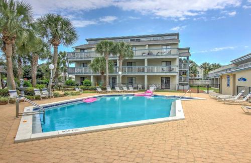Holiday Beach Apartamento | Steps to the Beach PCB Condo with Balcony!