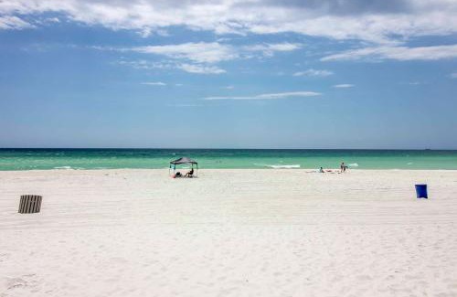 Holiday Beach Apartamento | Steps to the Beach PCB Condo with Balcony!