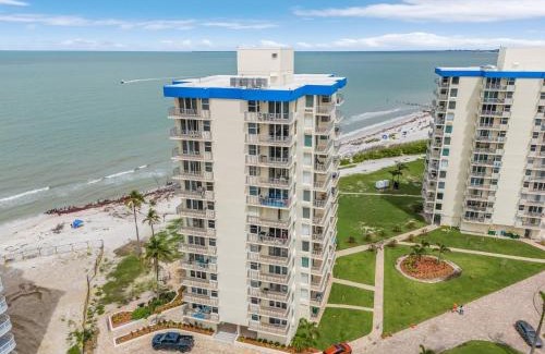 South Island Apartamento | Steps to the Beach, Heated Pool, Tennis, Shuffleboard - Condo Seaside Sanctuary - Roelens