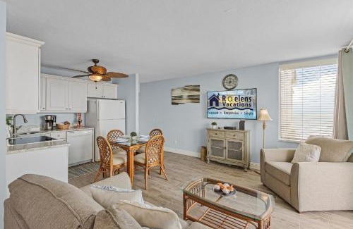 South Island Apartamento | Steps to the Beach, Heated Pool, Tennis, Shuffleboard - Condo Seaside Sanctuary - Roelens
