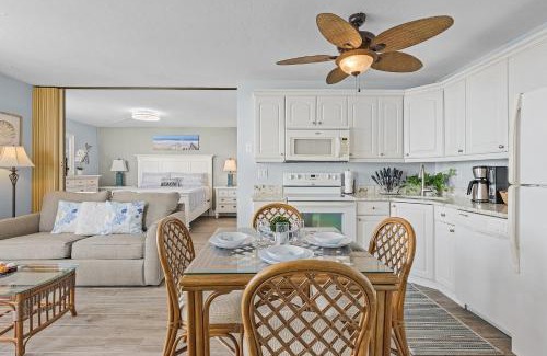 South Island Apartamento | Steps to the Beach, Heated Pool, Tennis, Shuffleboard - Condo Seaside Sanctuary - Roelens