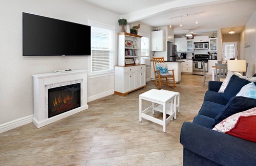 Old Towne Casa | Cozy Beach Bungalow a pasos de la arena y 4 cuadras de Pier & Main St.