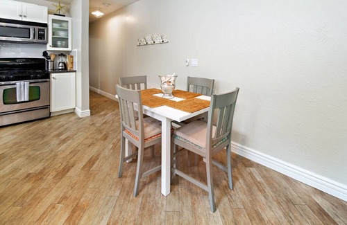 Old Towne Casa | Cozy Beach Bungalow a pasos de la arena y 4 cuadras de Pier & Main St.