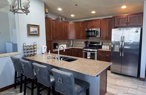 Cayucos Condominio | Steps to the Beach & Heart of Cayucos: Welcome to The Whale