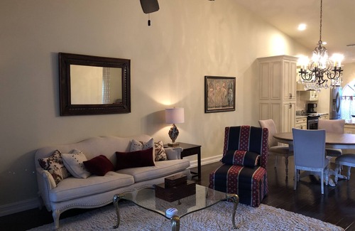 Vanderbilt Beach Villa | Pasos a la playa, villa renovada con piscina privada / spa, comunidad cerrada