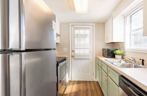 Myrtle Beach Cabaña | Steps to the beach- 2Bd 2Bth Cottage- Pool -Off of Shore Drive