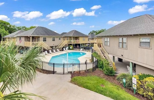 Myrtle Beach Cabaña | Steps to the beach- 2Bd 2Bth Cottage- Pool -Off of Shore Drive