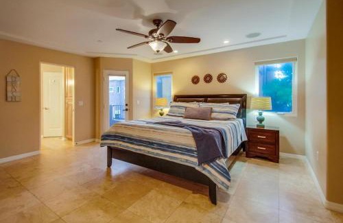 South Mission Beach Casa | Steps to the boardwalk & beach with AC, WiFi, spacious deck, prime location
