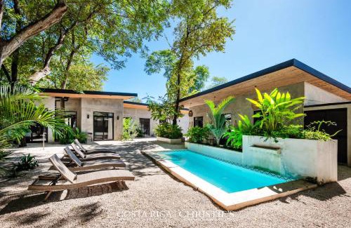 Playa Grande Apartamento | Steps to the Main Surf Break - Casita 1 Dos Hijas