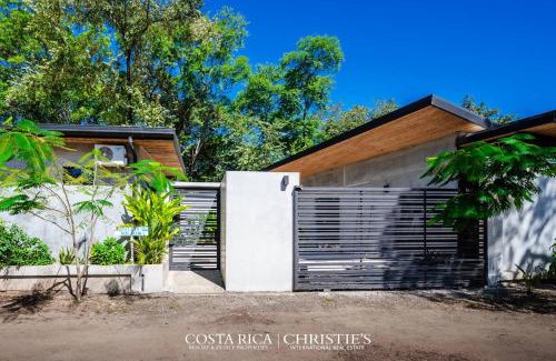 Playa Grande Casa | Steps to the Main Surf Break Casita 2 Dos Hijas