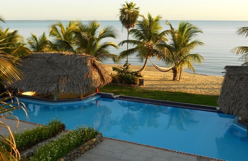 Río Sittee Villa | Pasos para el Océano - Villa de 3 dormitorios con vista al mar ya la montaña