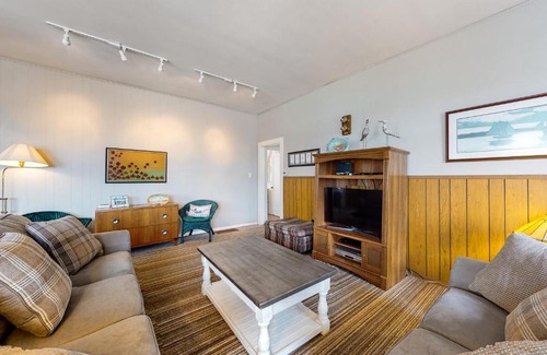Seaside Casa | Steps to the Prom Cottage
