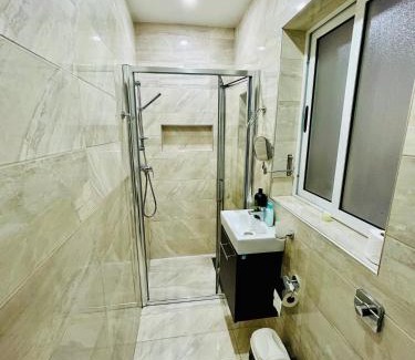 Gzira Apartamento | Steps to the Sea 1-BR Central Apartment