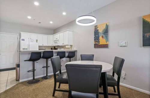 Camdenton Condominio | Steps to Water, Serene View, Updated Condo Family Fun w/ 3 Pools in Camdenton