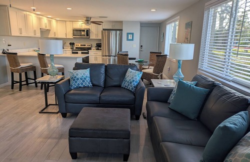 Englewood Casa | Steps to Water! Sunsets, Hot Tub! Englewood, Fl. The Best Kept Secret!