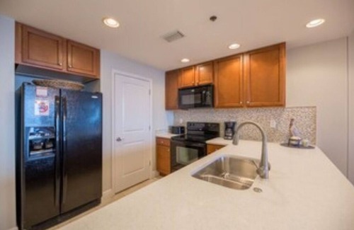 El Centro Beach Condominio | Sterling Breeze 1402 Walk to Pier Park