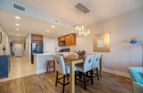 El Centro Beach Condominio | Sterling Breeze 1402 Walk to Pier Park