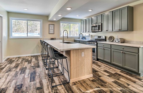 Fair Haven Casa | Sterling Home w/ Yard < 1 Mi to Lake Ontario!