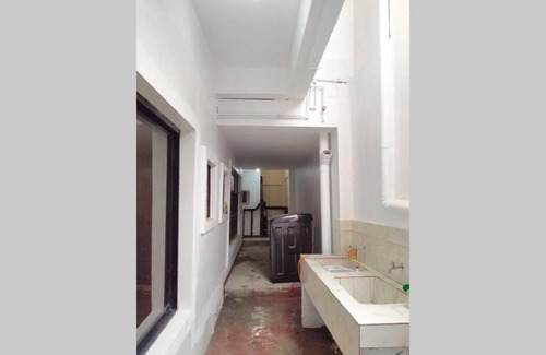 Las Pinas Apartamento | Sterling Homes in Las Pinas - 16 Rooms - Rate is per room not entire house