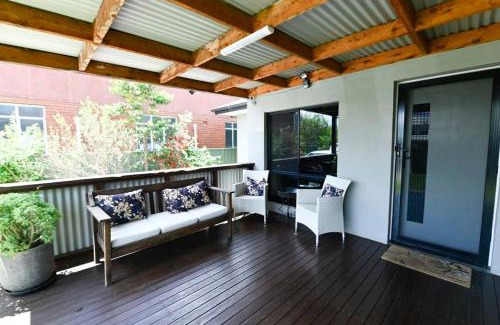 Dubbo Casa | Sterling House Spacious Deck BBQ Pet Friendly