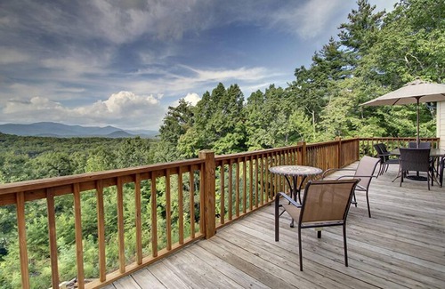 Sautee Nacoochee Casa | Sterling Lodge | Luxury Home with Mtn Views, Game Room, Hot Tub and More