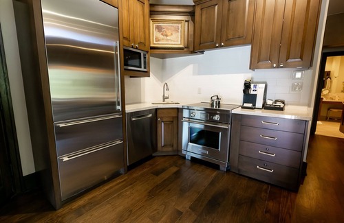 Deer Valley Casa | Sterling Studio Hotel Room by Redawning