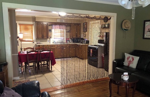 Breaux Bridge Casa | Steve & Katie Riley Guest House, Breaux Bridge, 2 Bd, 1. 5 Ba Artists ¡Bienvenidos!