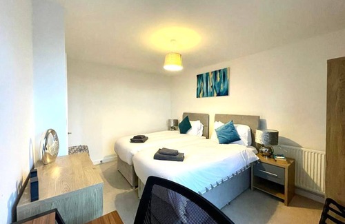 Stevenage Casa | ✩ Stevenage Town ✩ Balcony ✩ 2 Bed Apt, 5 guests
