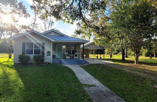 Pine Grove Casa | Stewart House with Hot Tub and 3 bedroom