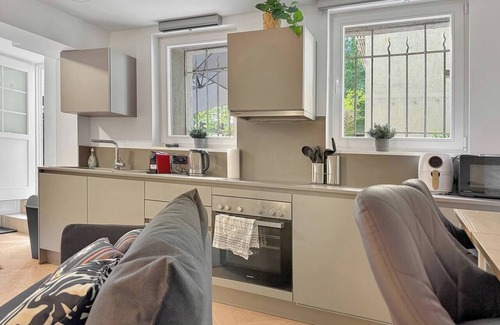 Weinsteige Apartamento | Stuttgart Flat w/ Patio, 4 ppl