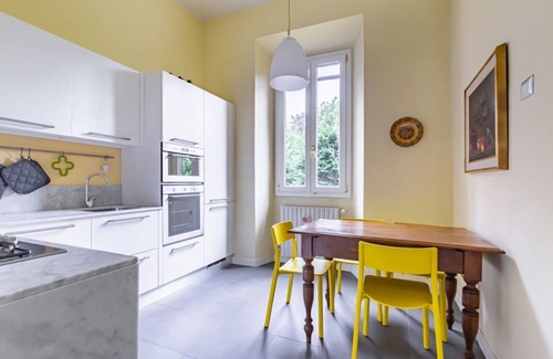 Careggi Rifredi Apartamento | Stibbert & Statuto Elegant Flat with Balcony