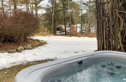 Yulan Cabina | Sticks & Stones - Whimsical Escape near Barryville