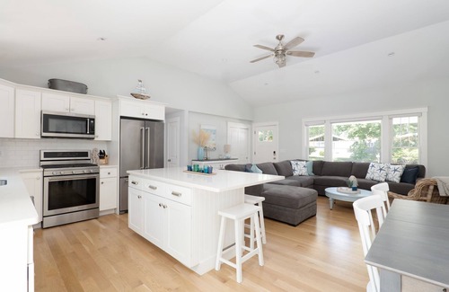 East Falmouth Casa | Still time to book for Summer 2025! Walk to Great Pond, Playground, Central AC.