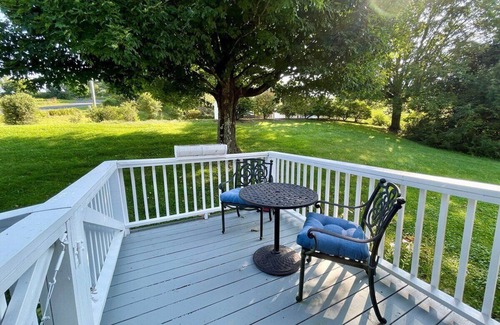 West Jefferson Casa | Still Waters-Riverfront, Foosball, Firepit, Fireplace, Covered Deck, River Tubes