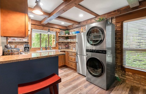 Verlot Cabina | Stilly River Haus - Hot tub - Firepit - Fireplace