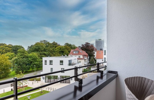 Alt-Travemunde/Ronnau Apartamento | Stilvolles Apartment mit Loggia, Wunderschönem Parkblick und Hauseigenem SPA