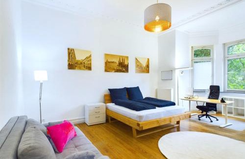 Sonnenberg Apartamento | Stilvolle Altbauwohnung am Kurpark, zentral, für bis zu 8 Personen